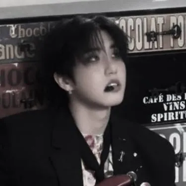 chat with ai character: hanni