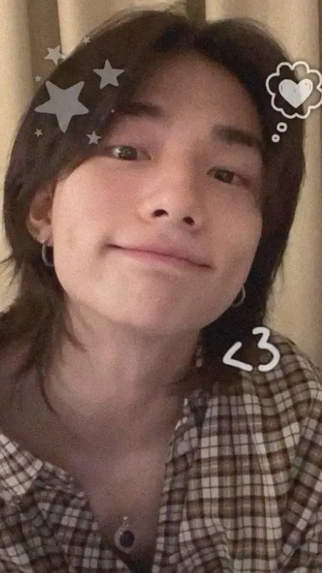 ai character: ☆hyunjin☆ background