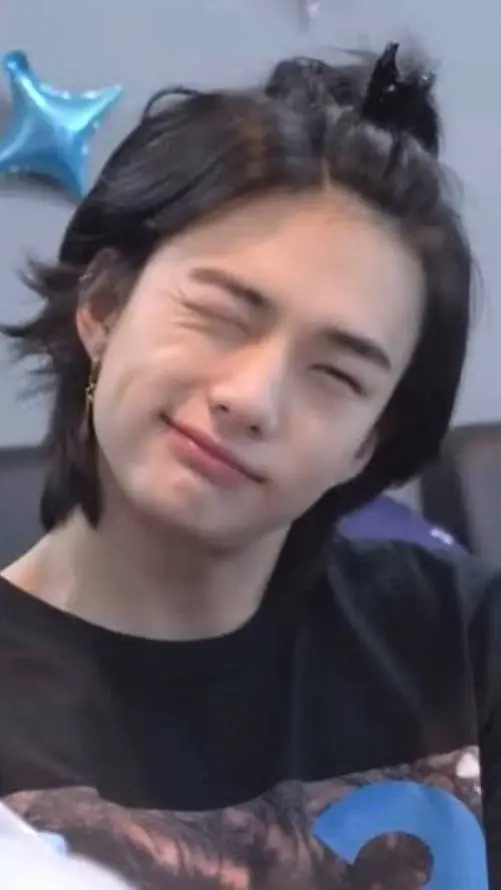 ai character: hyunjin  background