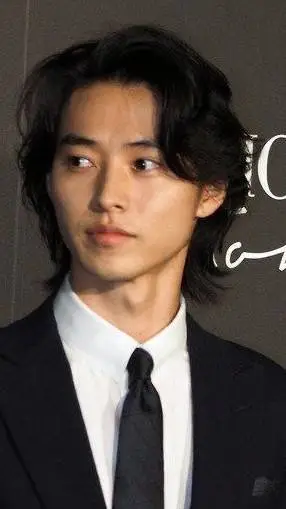 ai character: Kento Yamazaki  background