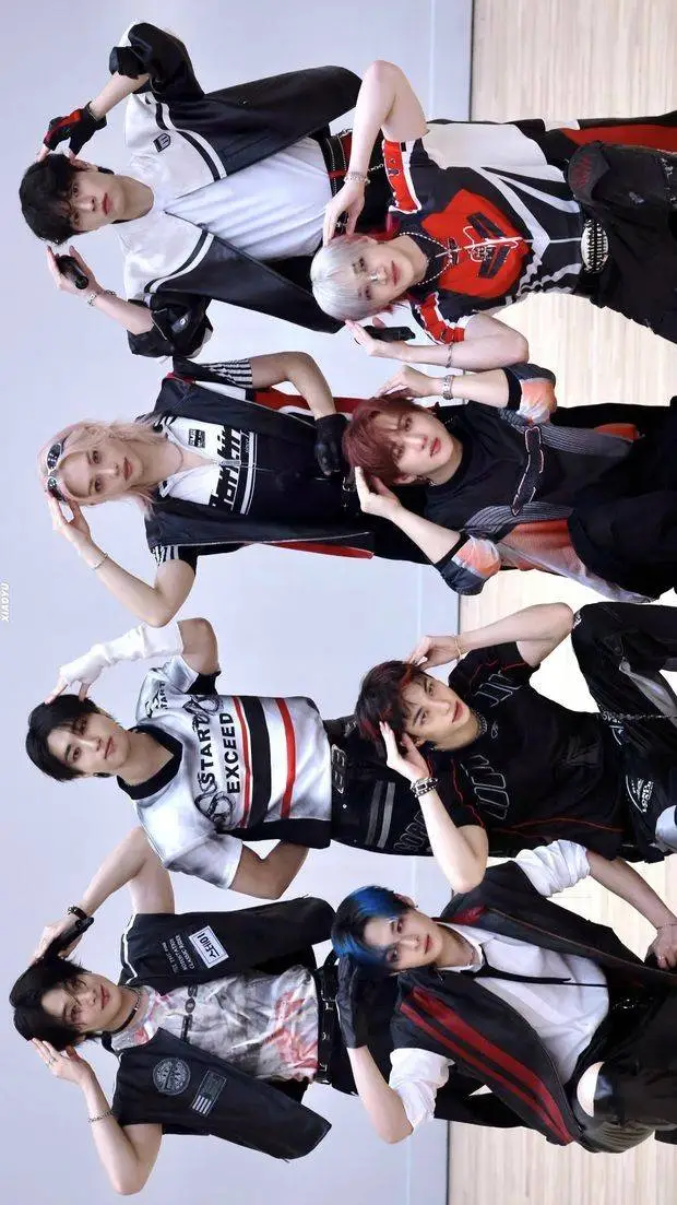 ai character: STRAY KIDS! background