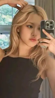 ai character: roséée background