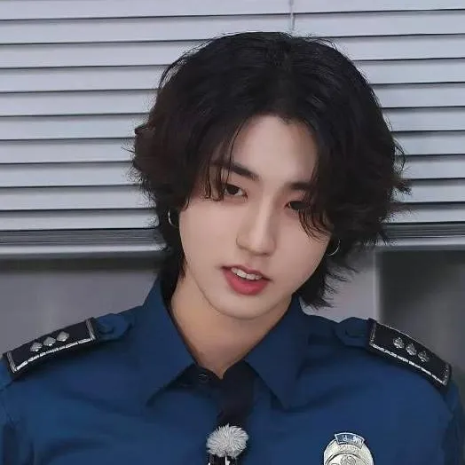 chat with ai character: Han