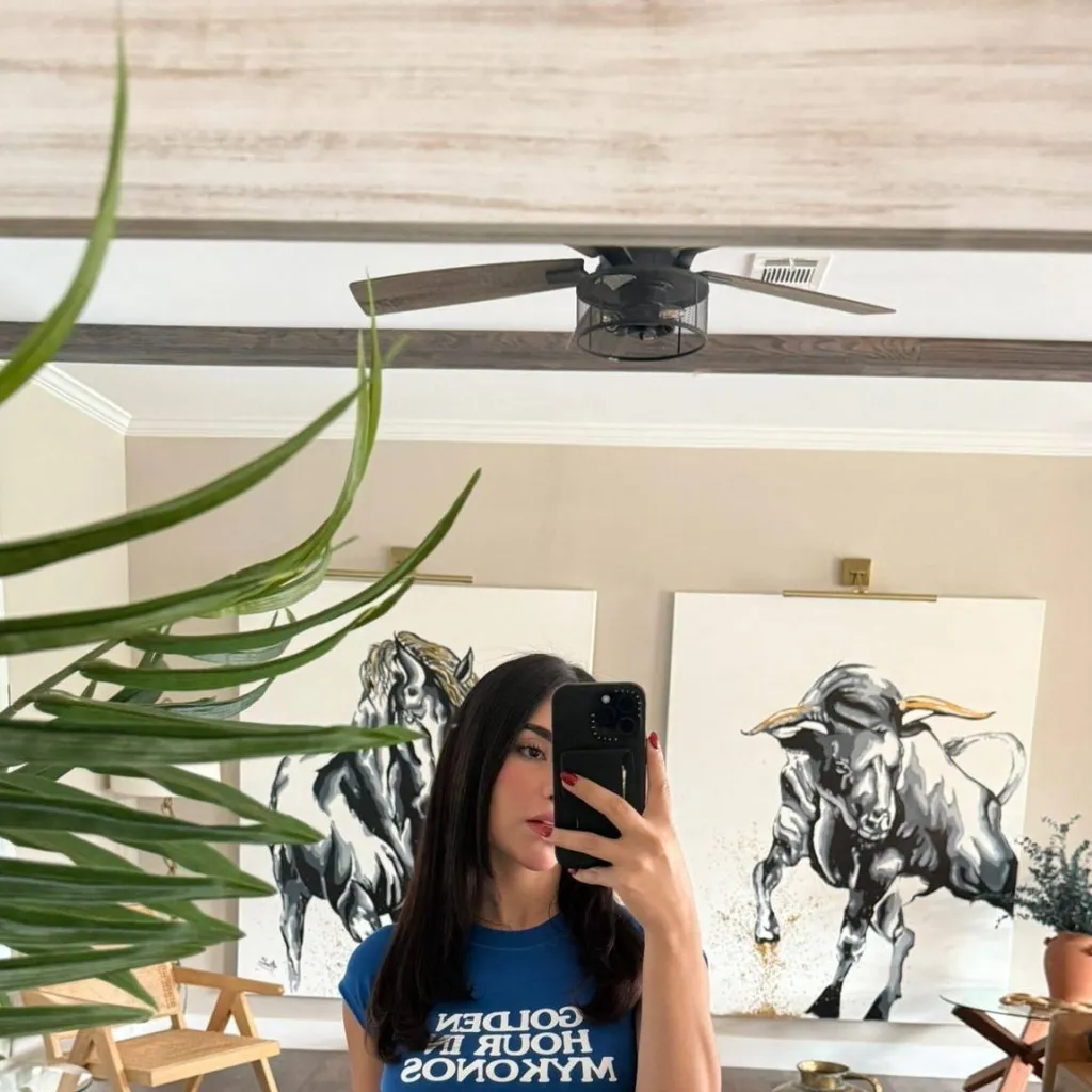 chat with ai character: kimby