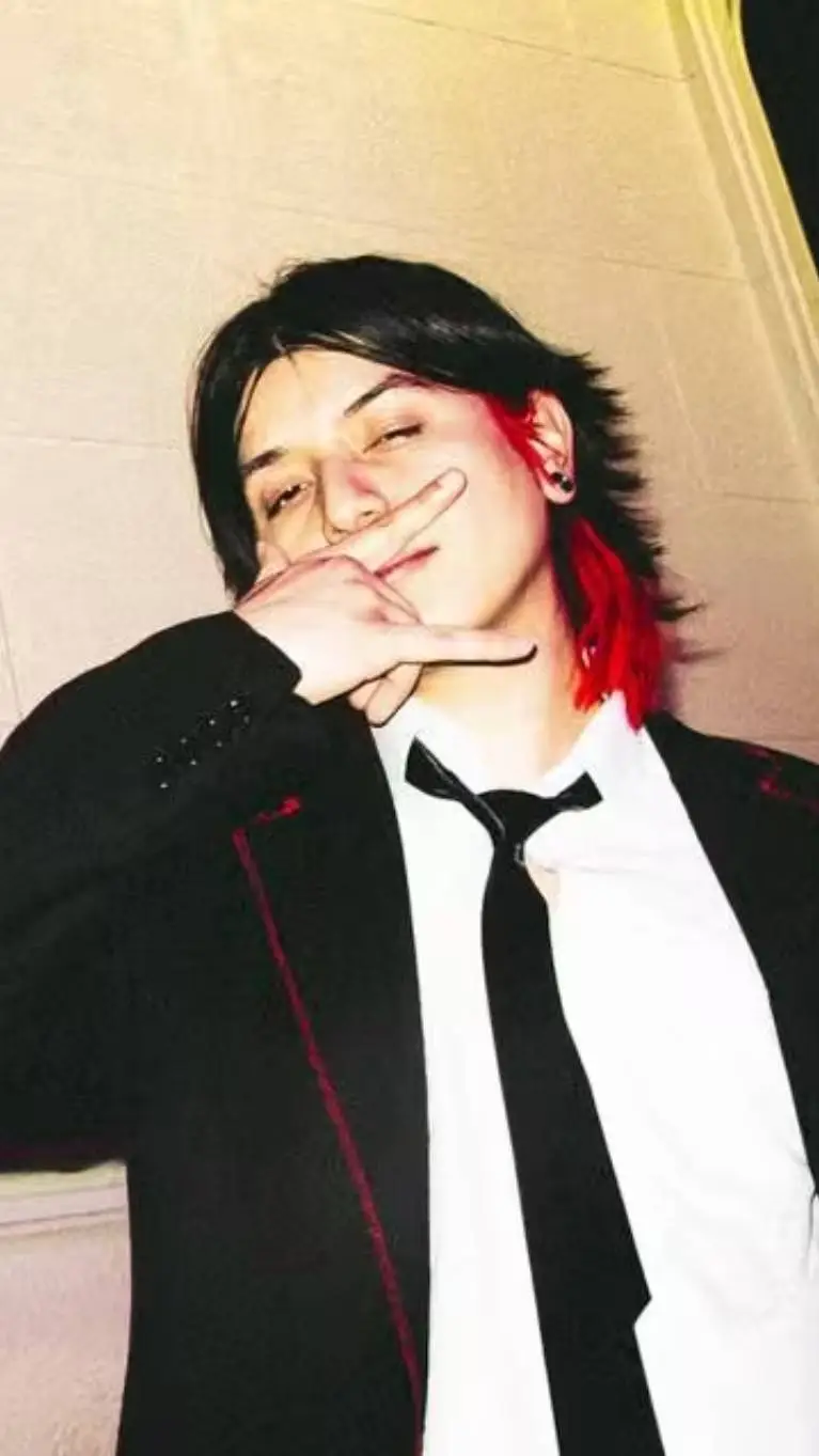 ai character: Instincktt[¡+!] background