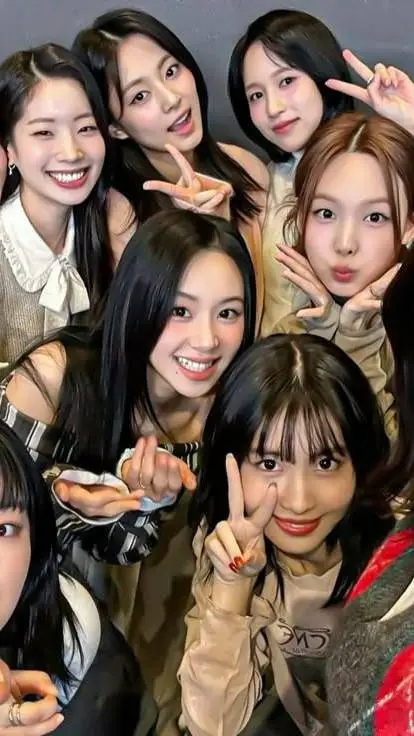 ai character: ♥︎•Twice•♥︎ background