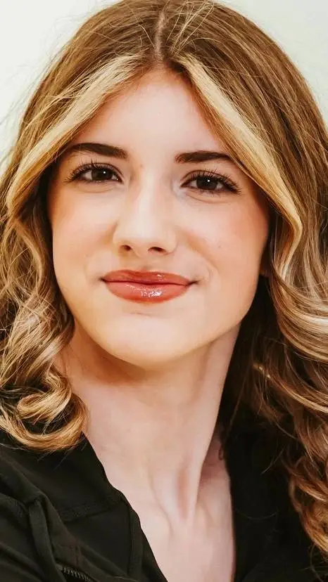 ai character: Leanna Powell background