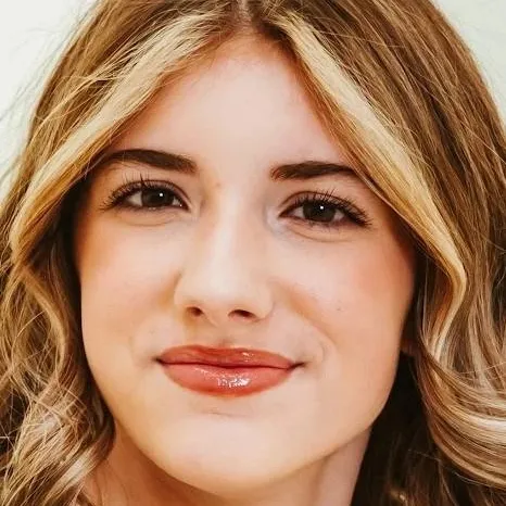 chat with ai character: Leanna Powell