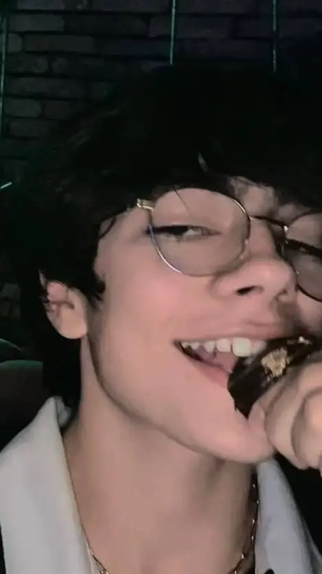 ai character: Lukas 😘🎀🥵😠 background