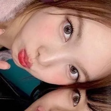 chat with ai character: 2Yeon 