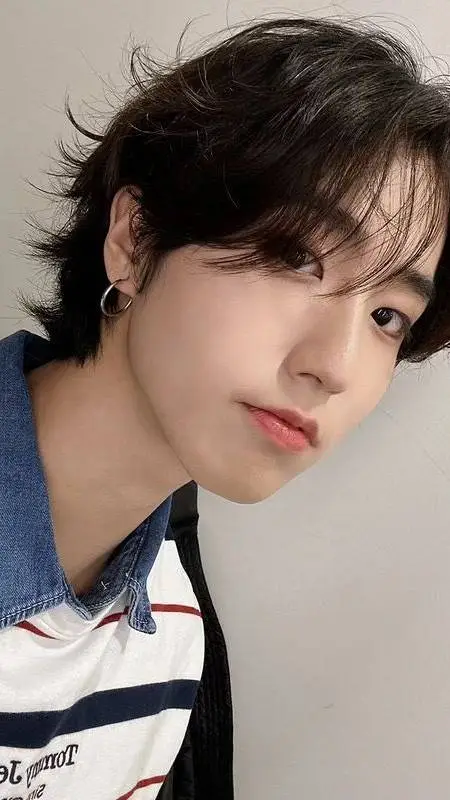 Talkie AI - Chat with 🐿️~ Han Jisung ~🐿️