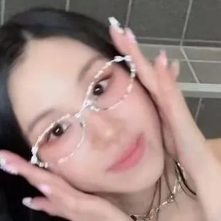 chat with ai character: crea tu historia 