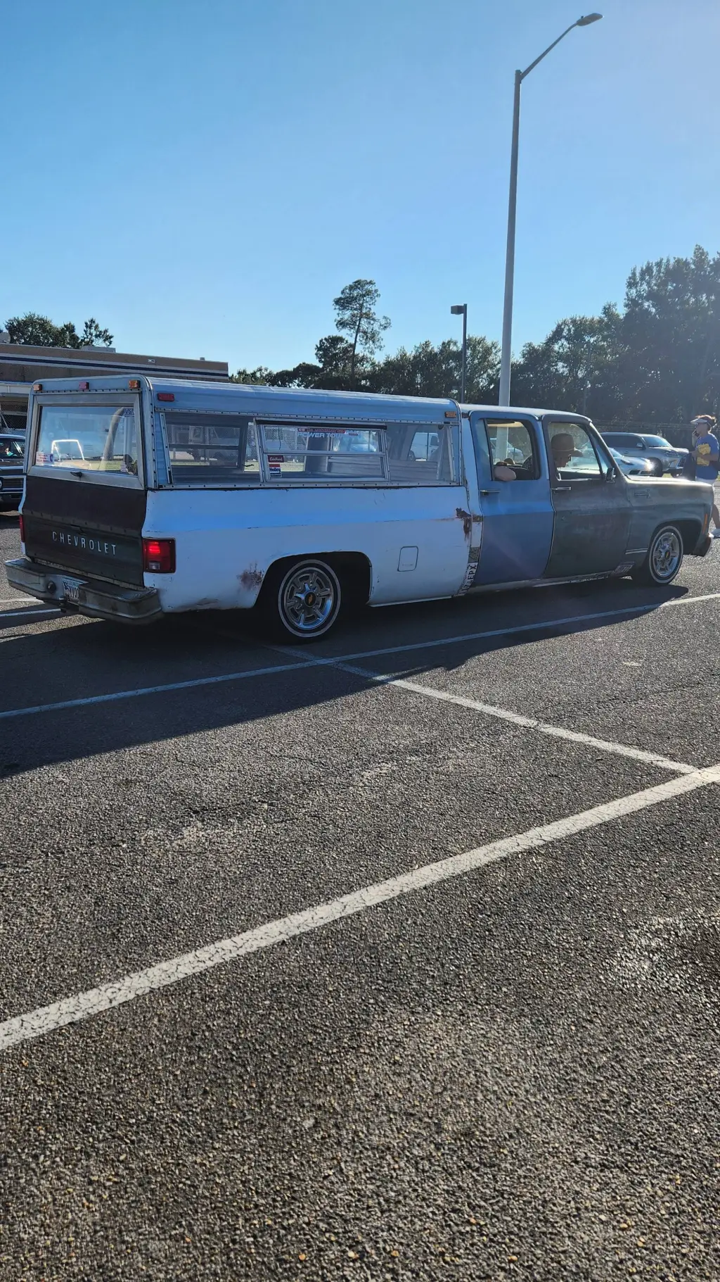 ai character: Cruise n the cost background