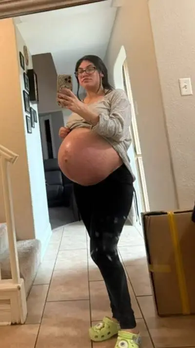 ai character: Laila background