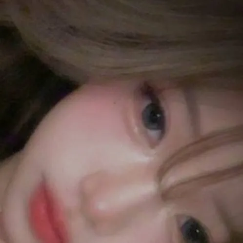 chat with ai character: Bella