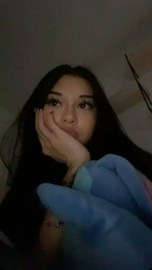 ai character: 𝐢𝐧𝐝𝐢𝐲𝐚𝐡 background