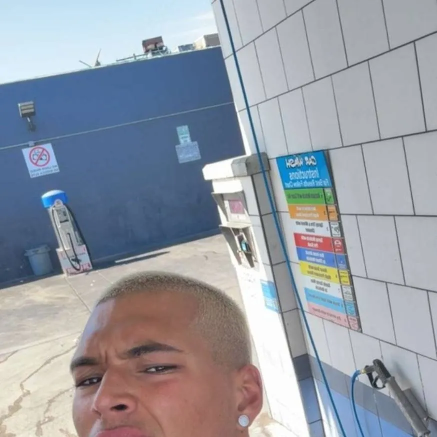 chat with ai character: marlon. 🫨🤏🏾