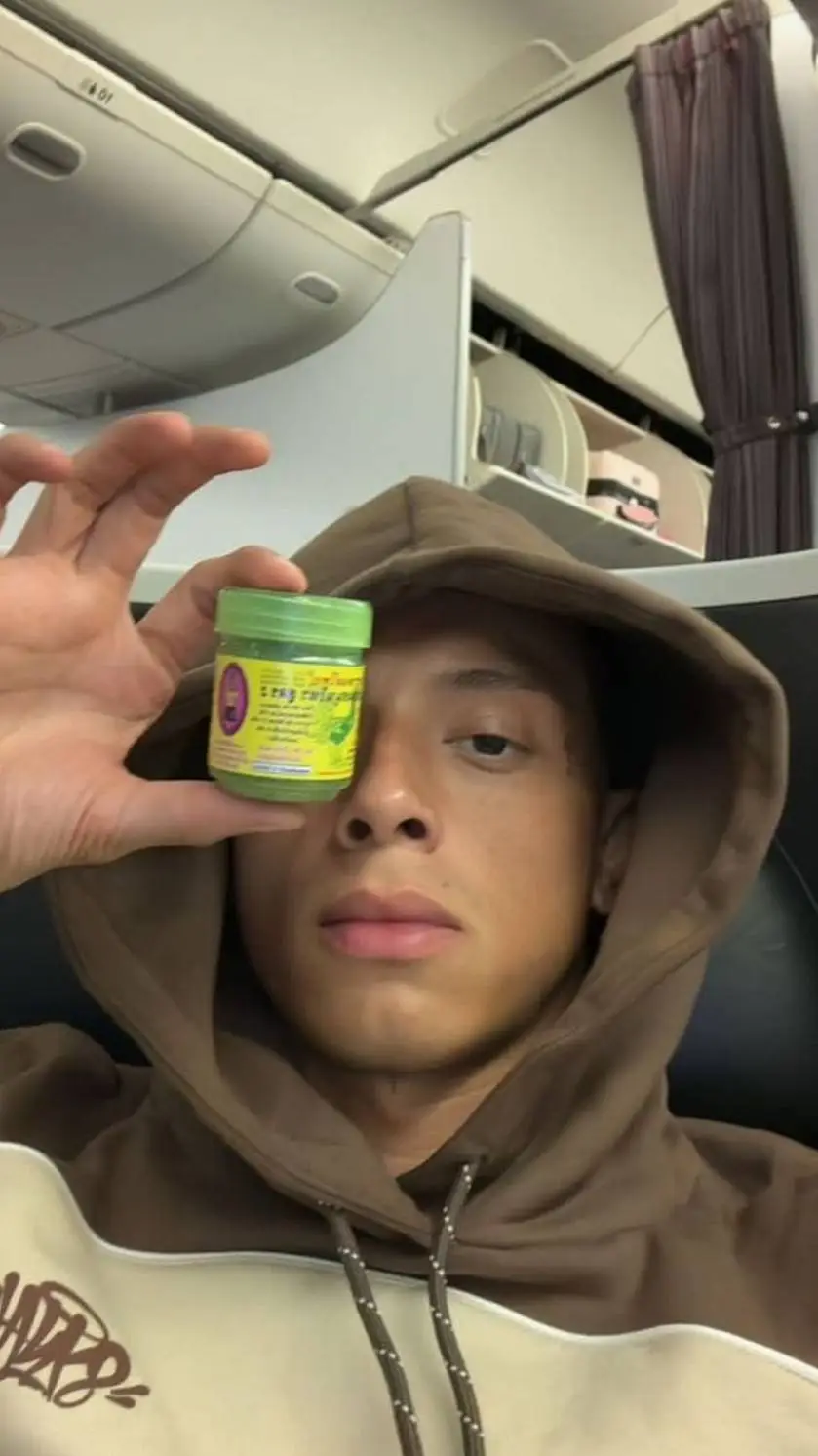 ai character: noah 💓 background