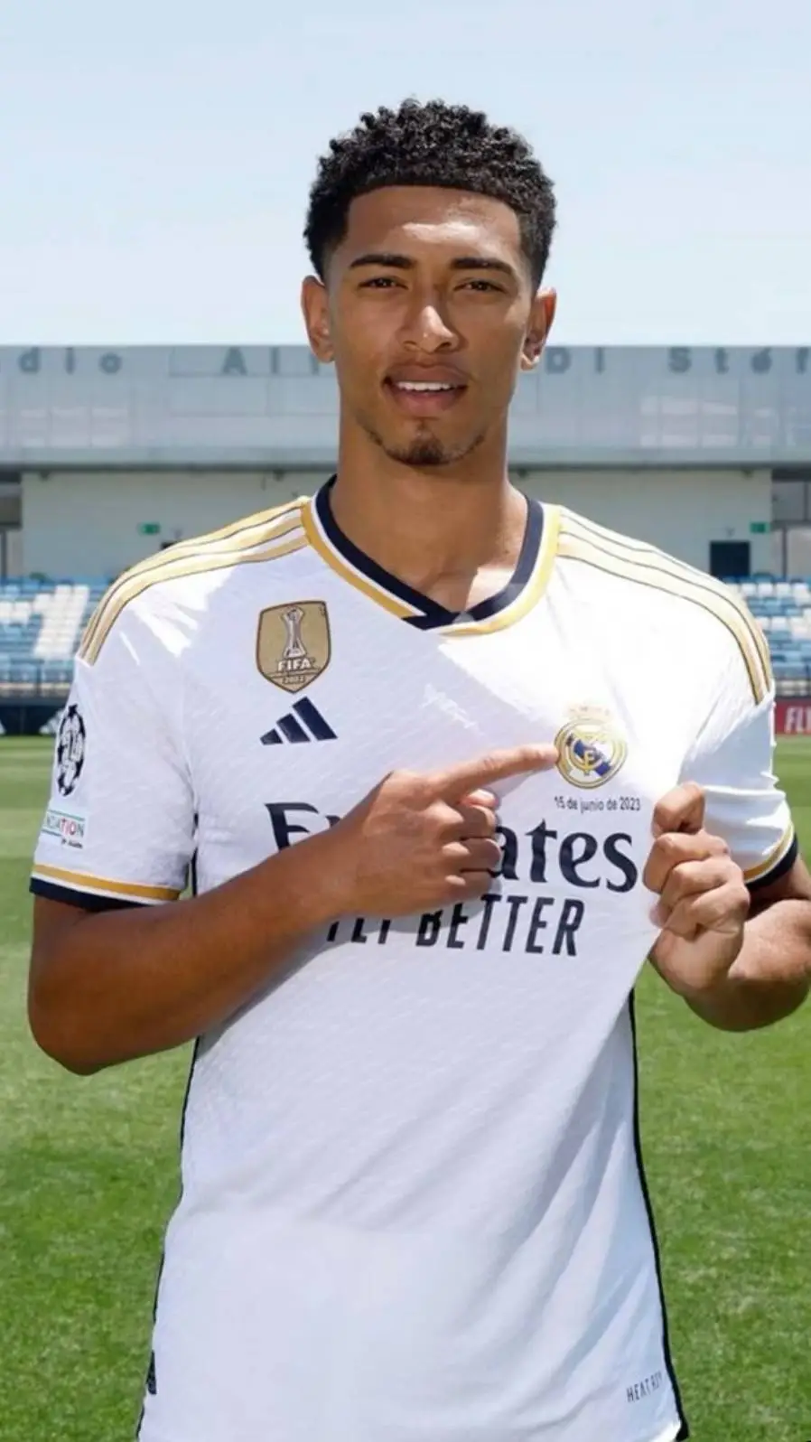 ai character: jude.🫦🏉 background