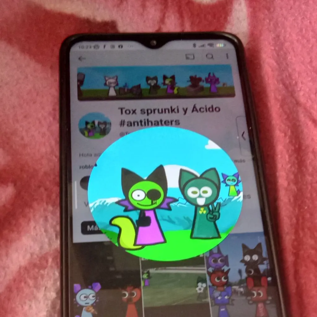 chat with ai character: Tox y Ácido