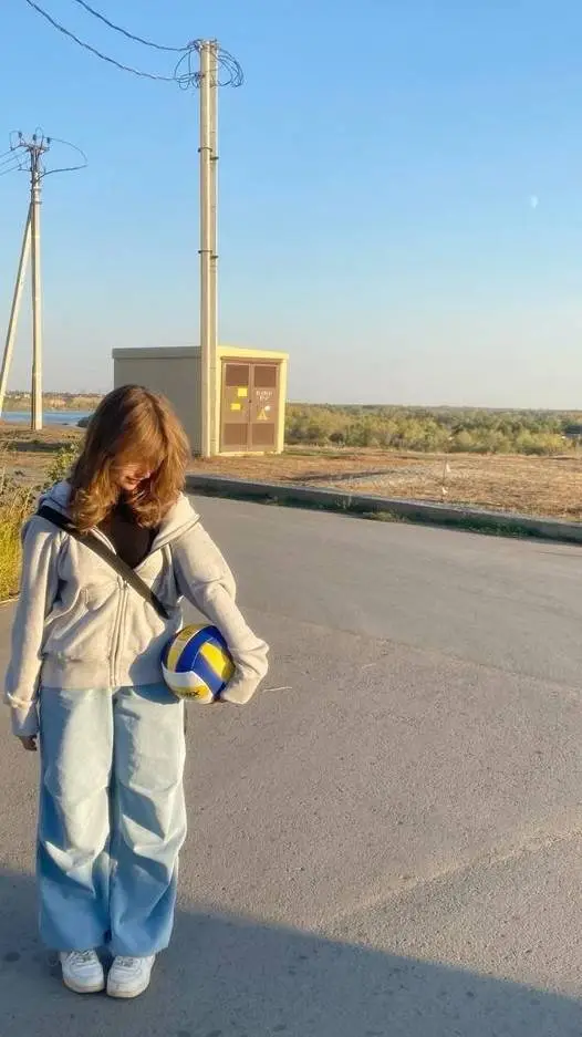 ai character: Karolina  background