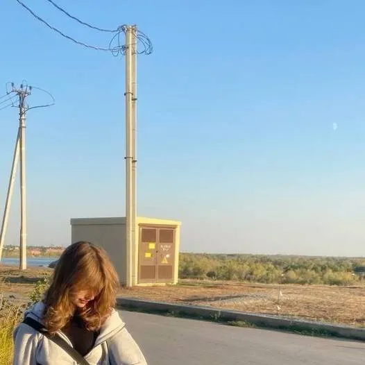 chat with ai character: Karolina 