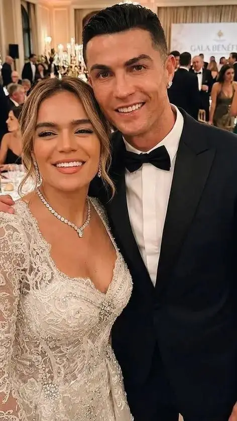 Talkie AI - Chat with CR7 y Karol G
