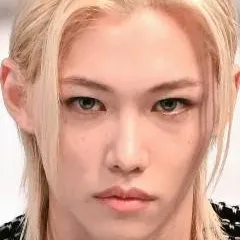 chat with ai character: Felix