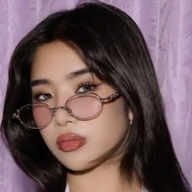 chat with ai character: Sophia