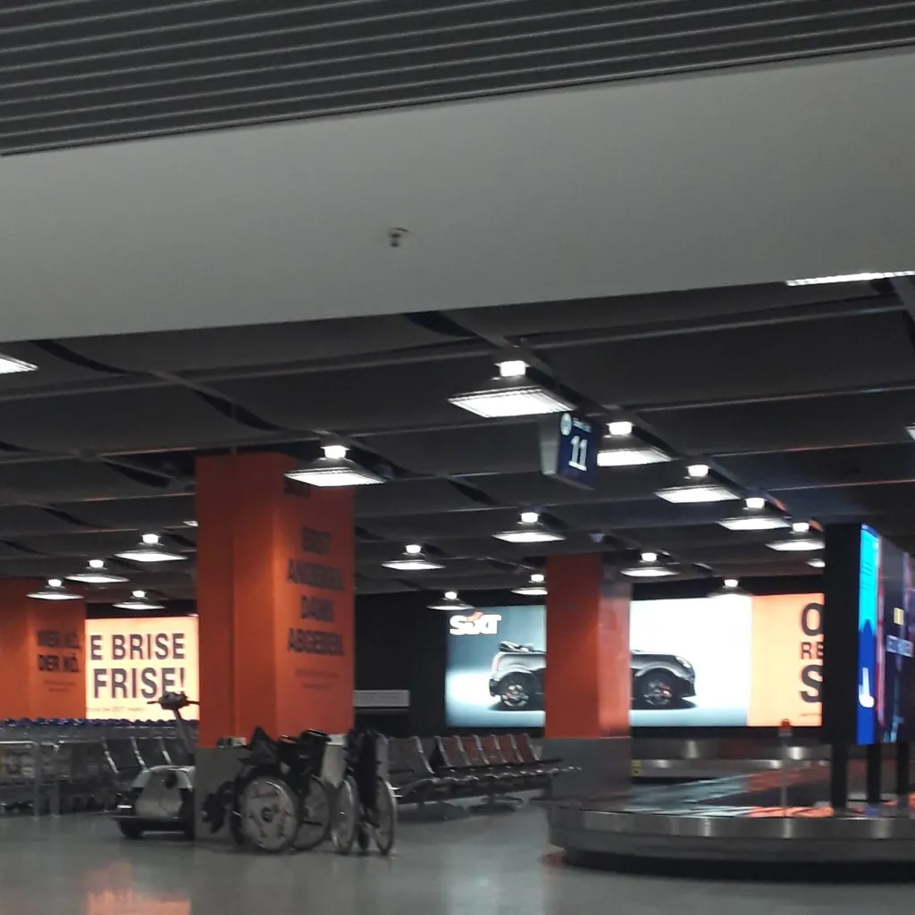 chat with ai character: airport 