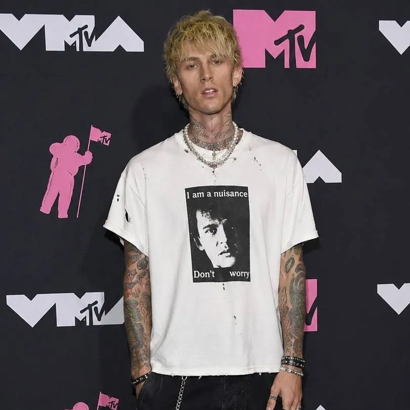 chat with ai character: Machine Gun Kelly