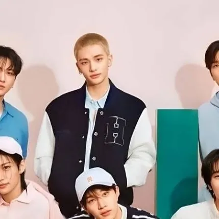 chat with ai character: STRAYKIDS