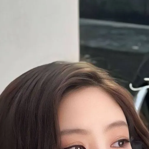 chat with ai character: 🖤Jennie🖤