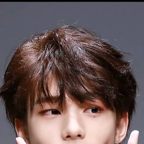 chat with ai character: Hyunjin🖤❤