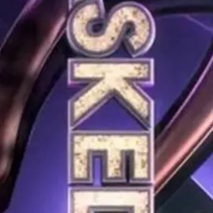 chat with ai character: Mask Singer España