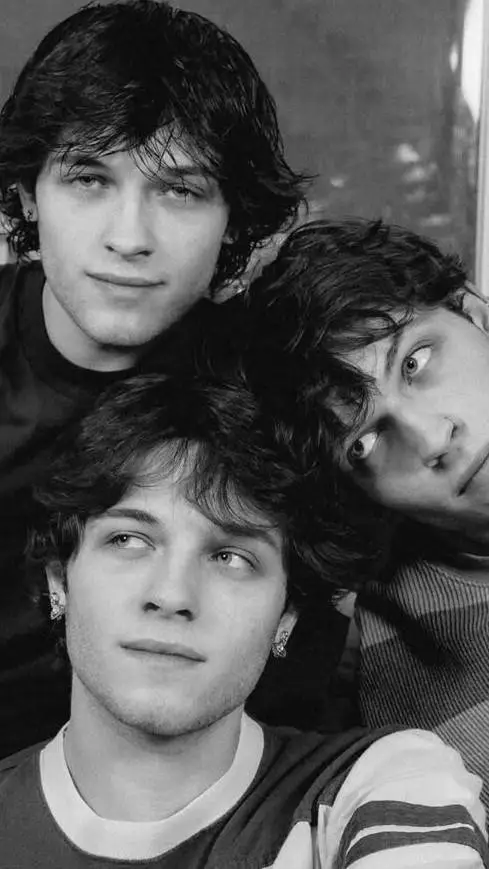 ai character: STURNIOLO TRIPLETS background