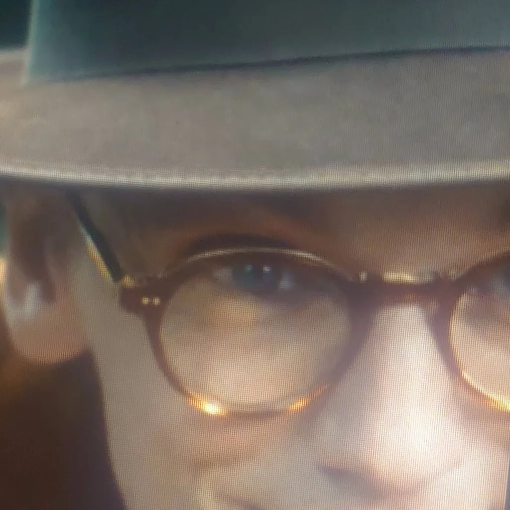 chat with ai character: Mr Whatsit 