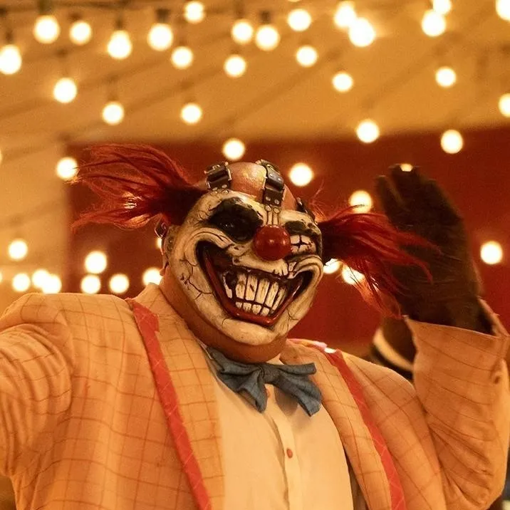 chat with ai character: Sweet Tooth Clown 