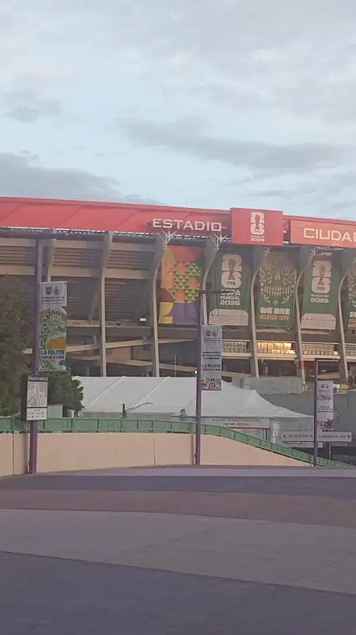ai character: estadio azteca  background