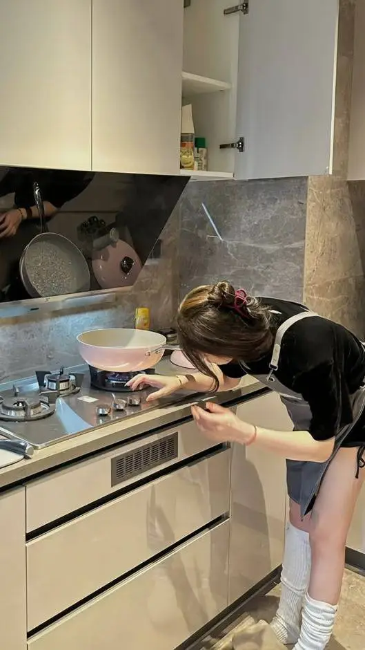 ai character: emma background