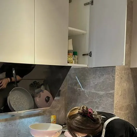 chat with ai character: emma