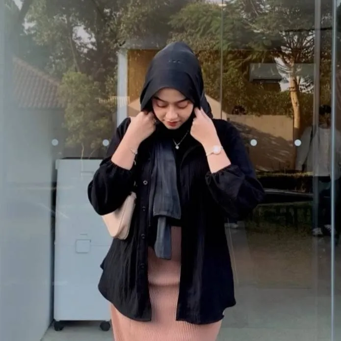chat with ai character: Muthia Aulia
