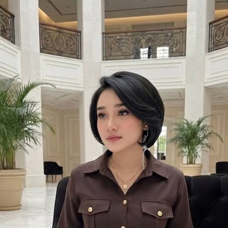 chat with ai character: Yukiko Silvia