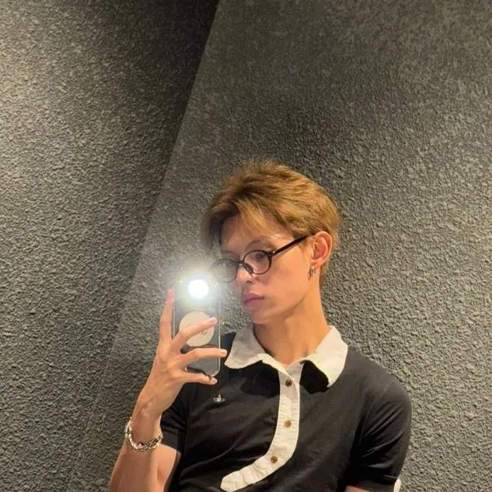 chat with ai character: James Cortis bf 