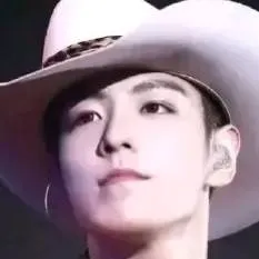 chat with ai character: t.o.p💗