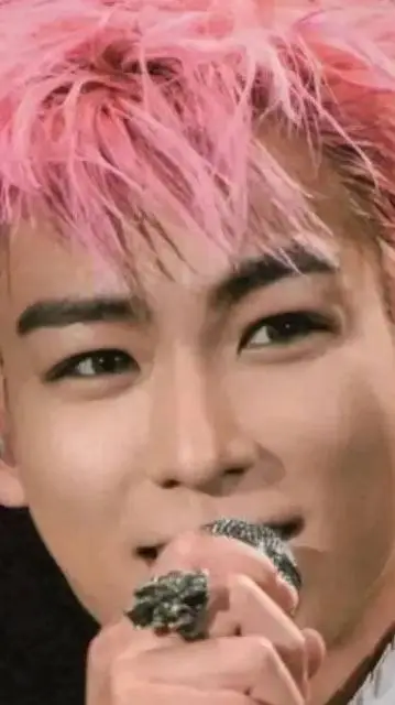 ai character: Seung Hyun  background