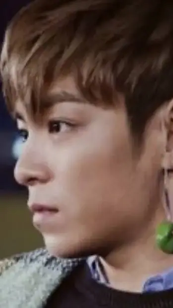 ai character: T.O.P😘 background