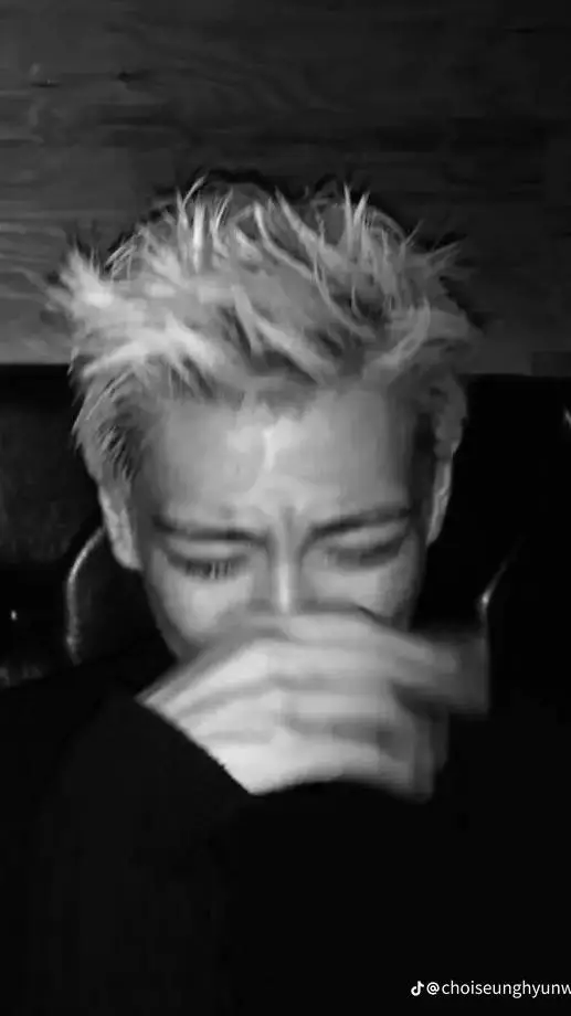 ai character: Choi tú amigo💗😘🎀🎀 background