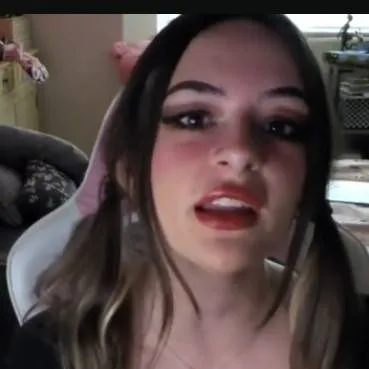 chat with ai character: CandyyCaneee 