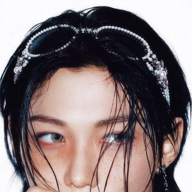 chat with ai character: FELIX